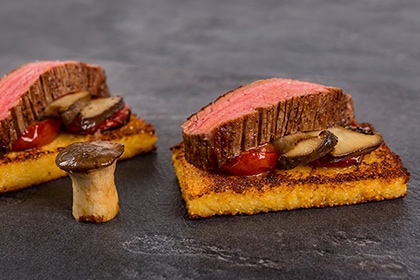 Hüftsteak von der Kalbin auf gebratener Polenta